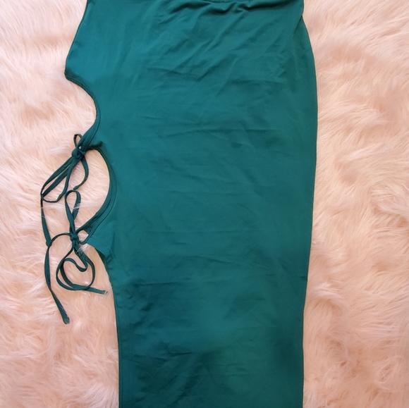 Bodycon side cut out strapless dress - Picture 3 of 3